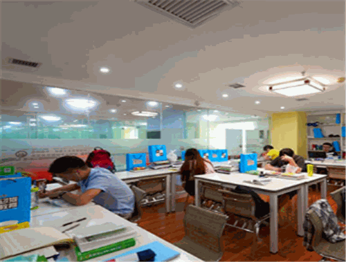 小馬過河教育 專業教育咨詢，助力學子揚帆遠航